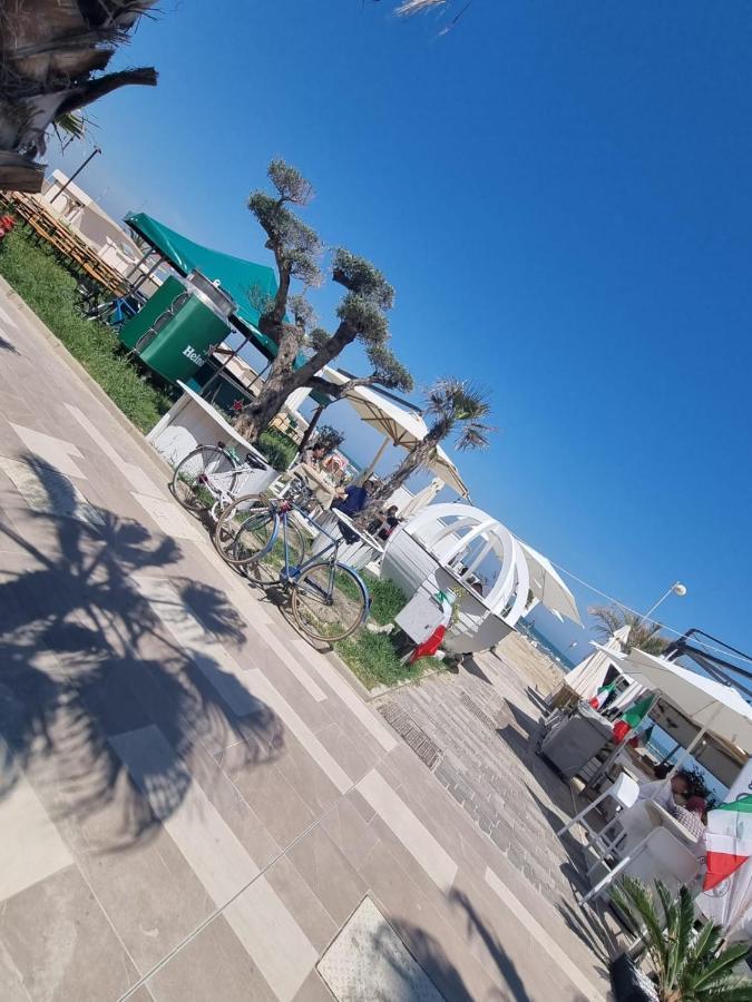 Hotel Crisvan Rímini Exterior foto
